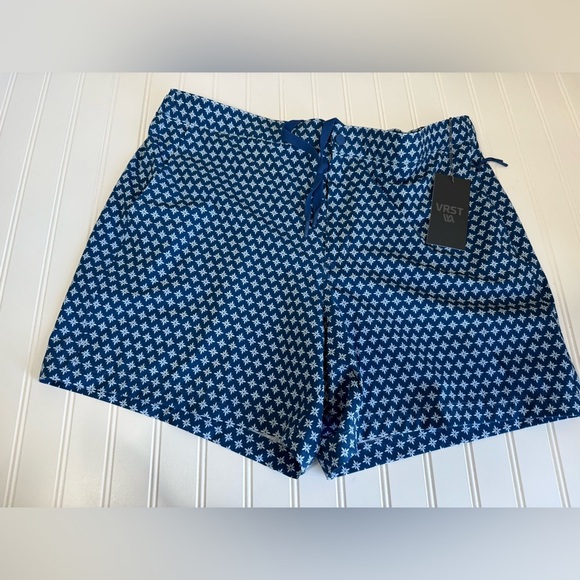 VRST Men's 6” Inseam Resort Short Relaxed Blue Printed XL NEW. 1169 - Picture 1 of 3